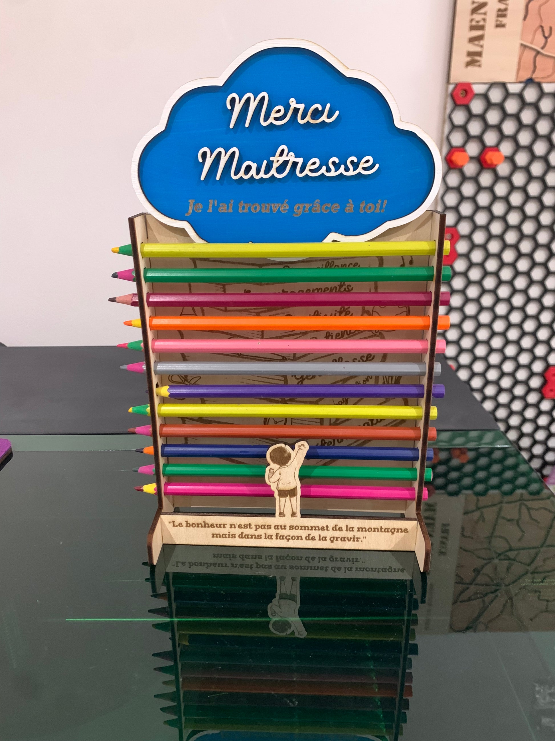 Cadeau maîtresse échelle crayons de couleurs