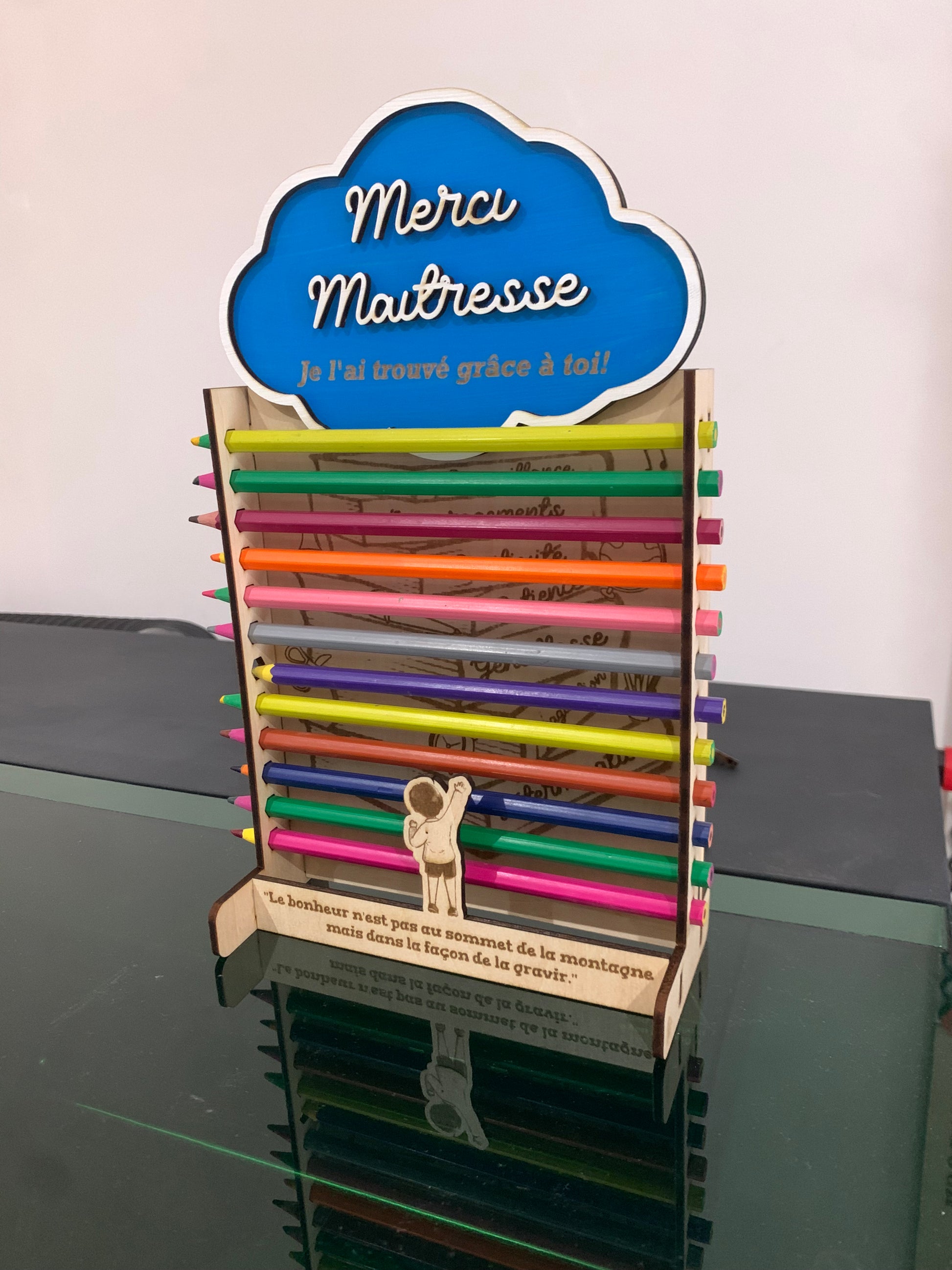Cadeau maîtresse échelle crayons de couleurs